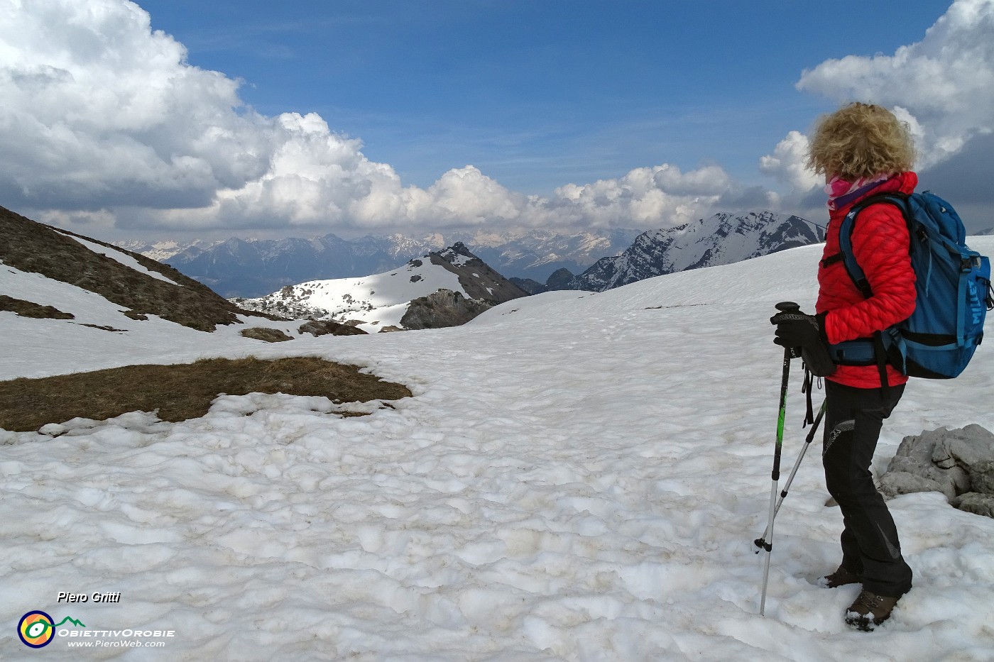 70 Bei panorami con i nuvoloni dulle cime.JPG -                                